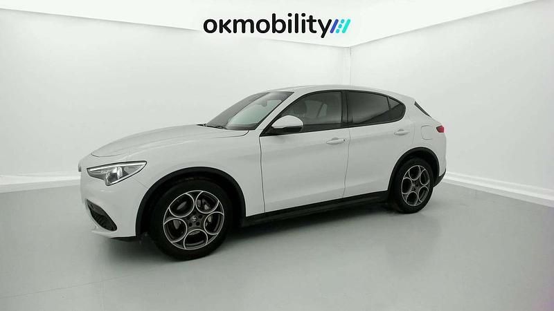 Usado Alfa Romeo Stelvio Sprint 160 CV (117 kW) 2022 Blanco SUV