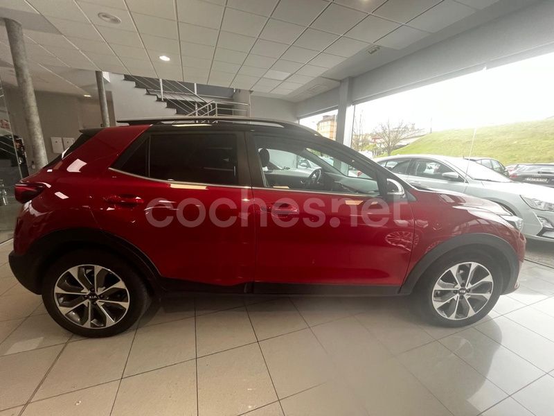 Usado Kia Stonic 120 CV (88 kW) 2019 Granate SUV