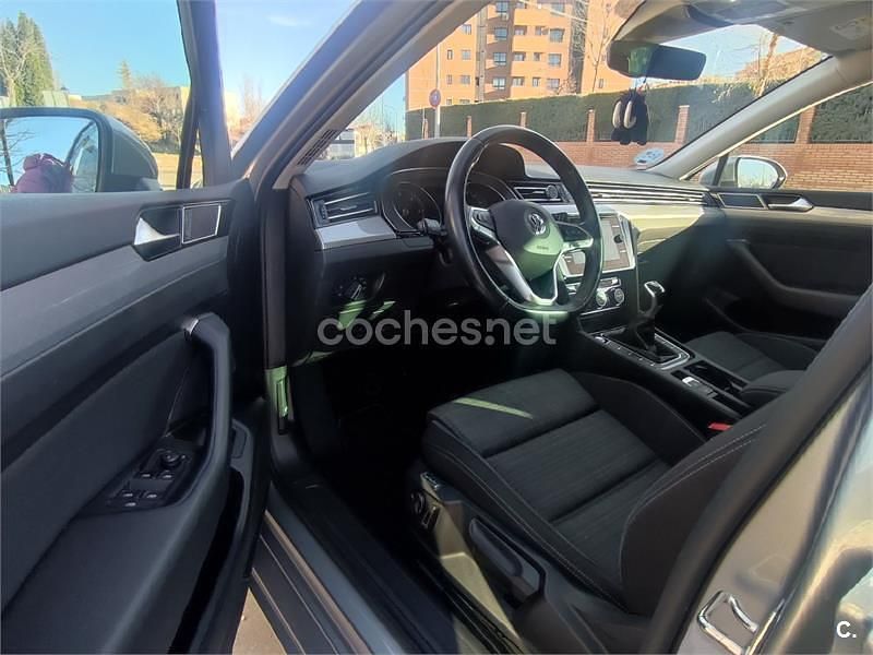 Usado VW Passat Executive 150 CV (110 kW) 2020 Gris / plata Familiar
