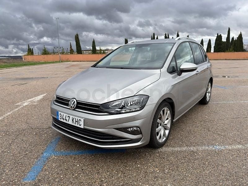 Usado VW Golf Sportsvan Advance 130 CV (95 kW) 2018 Gris / plata Monovolumen