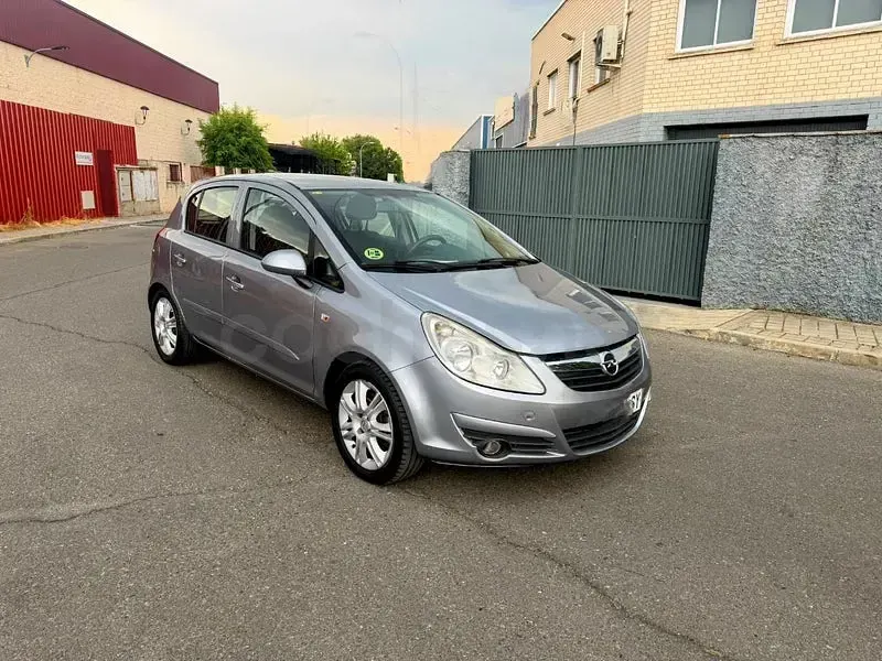Usado Opel Corsa Cosmo 75 CV (55 kW) 2007 Gris / plata Utilitario