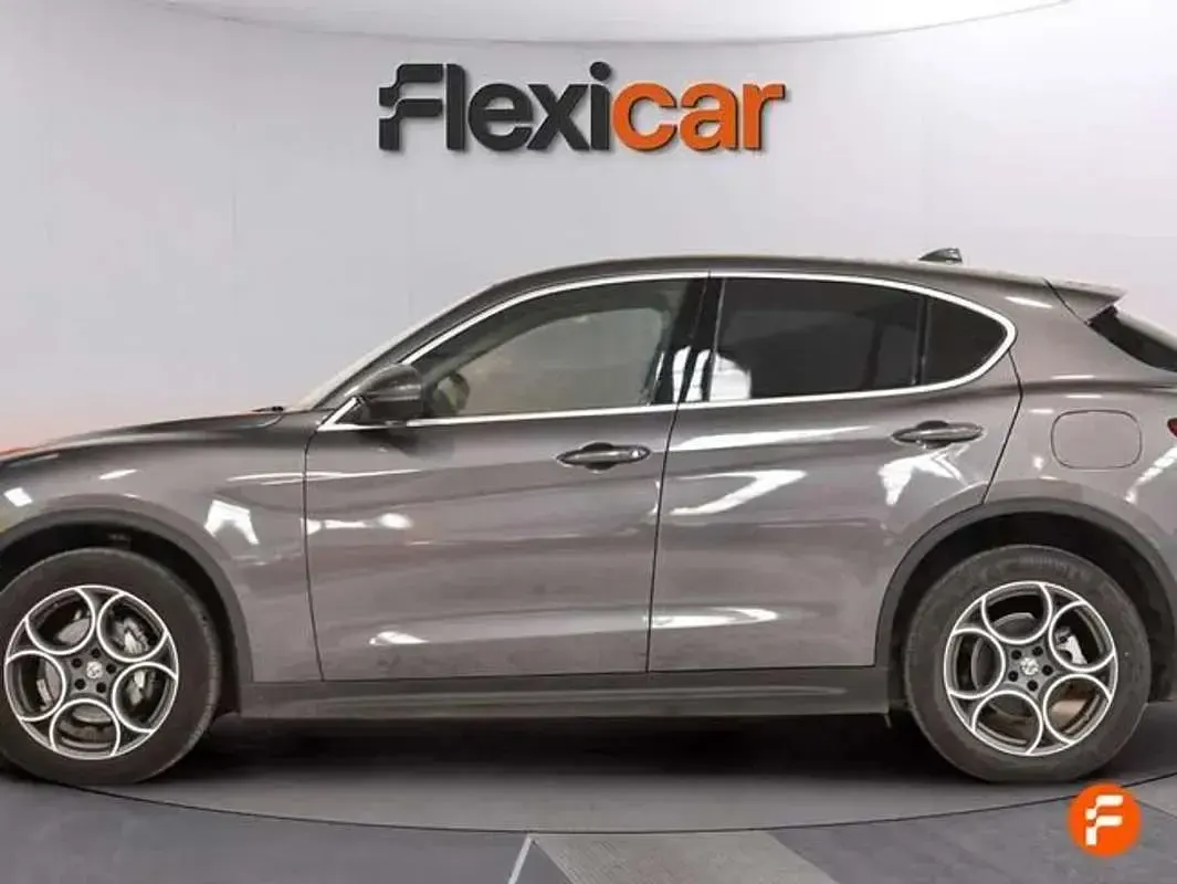 Usado Alfa Romeo Stelvio Executive 211 CV (155 kW) 2019 Gris SUV