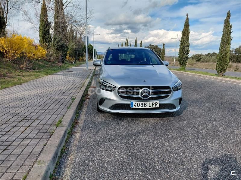 Usado Mercedes B180 116 CV (85 kW) 2021 Gris / plata Monovolumen