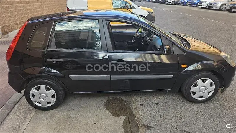 Usado Ford Fiesta Trend 68 CV (50 kW) 2006 Negro Utilitario