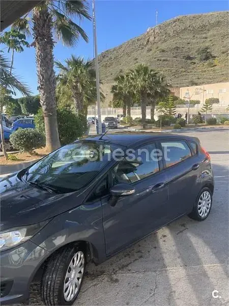 Usado Ford Fiesta Trend 82 CV (60 kW) 2015 Azul Utilitario