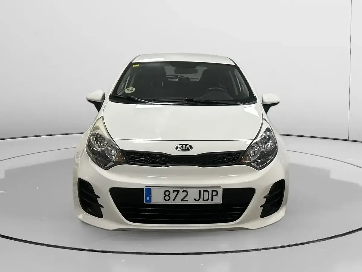 Usado Kia Rio 90 CV (66 kW) 2015 Blanco Berlina