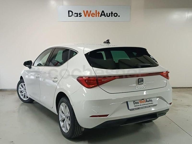 Usado Seat Leon Style 116 CV (85 kW) 2025 Blanco Berlina