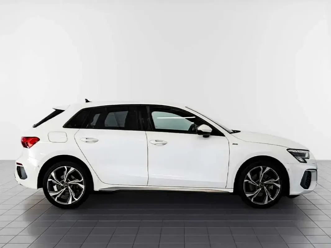 Usado Audi A3 Sportback S-Line 204 CV (150 kW) 2023 Blanco Utilitario