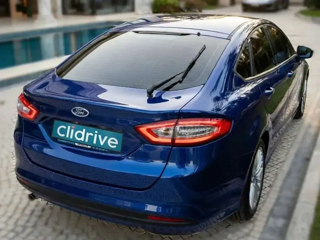Usado Ford Mondeo Titanium 155 HP (114 kW) 2016 Azul Sedan