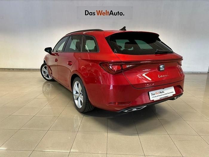 Rojo Usado 2024 Seat Leon ST FR Familiar | 27.990 € (Un poco caro) - Imagen 1/4