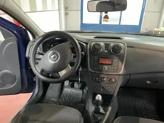 Usado Dacia Sandero Lauréate 90 CV (66 kW) 2012 Azul Utilitario