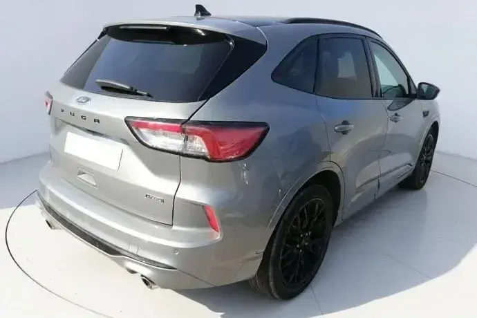 Usado Ford Kuga ST-Line X 226 CV (166 kW) 2023 Gris SUV