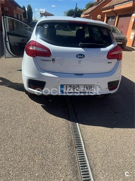 Usado Kia Ceed GT 90 HP (66 kW) 2016 Branco Sedan