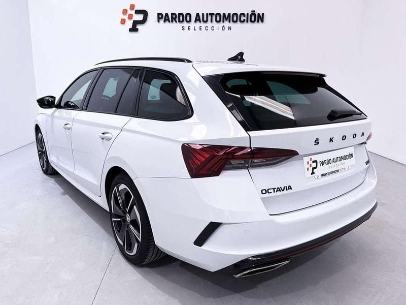 Usado Skoda Octavia RS 200 CV (147 kW) 2023 Blanco Familiar