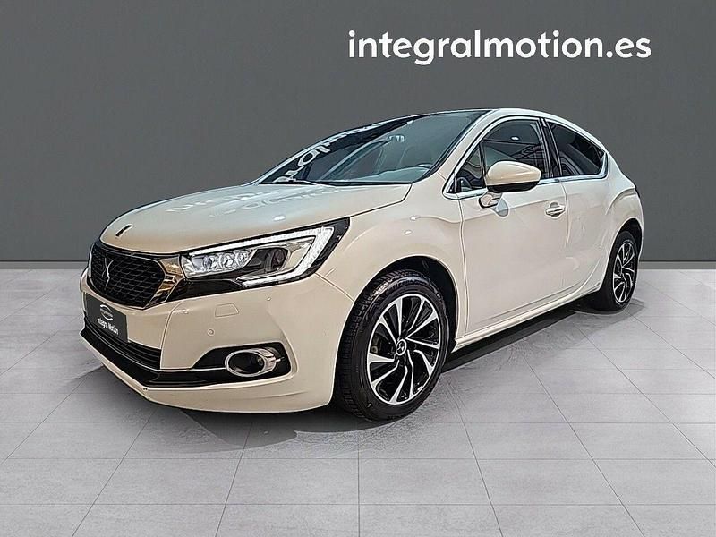 Blanco Usado 2017 DS Automobiles DS4 Design SUV | 9990 € (Precio justo) - Imagen 1/4