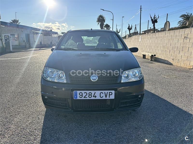 Usado Fiat Punto Dynamic 70 CV (51 kW) 2004 Negro Utilitario