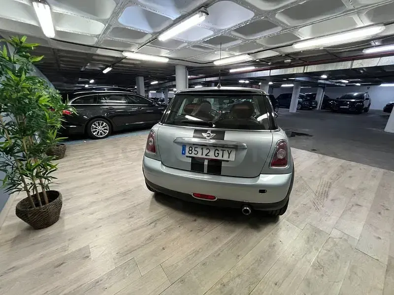 Usado Mini Cooper 120 CV (88 kW) 2010 Gris / plata Utilitario
