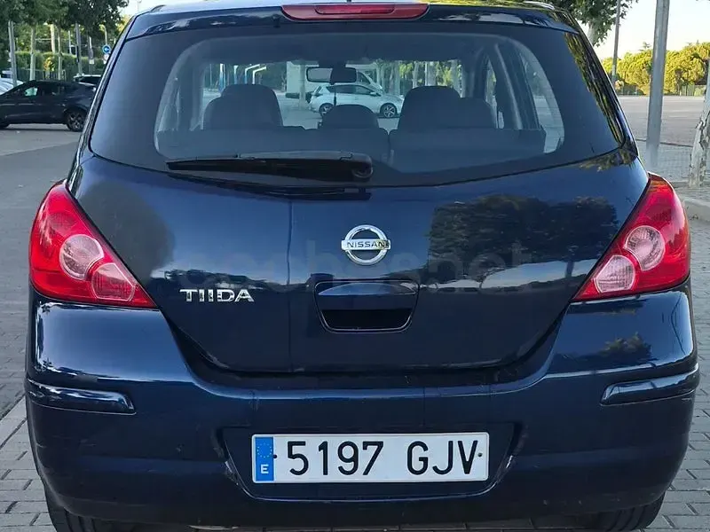 Usado Nissan Tiida Acenta 110 CV (80 kW) 2008 Azul Berlina