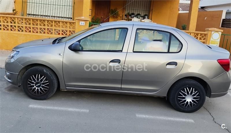 Usado Dacia Logan Lauréate 90 CV (66 kW) 2013 Beige Berlina
