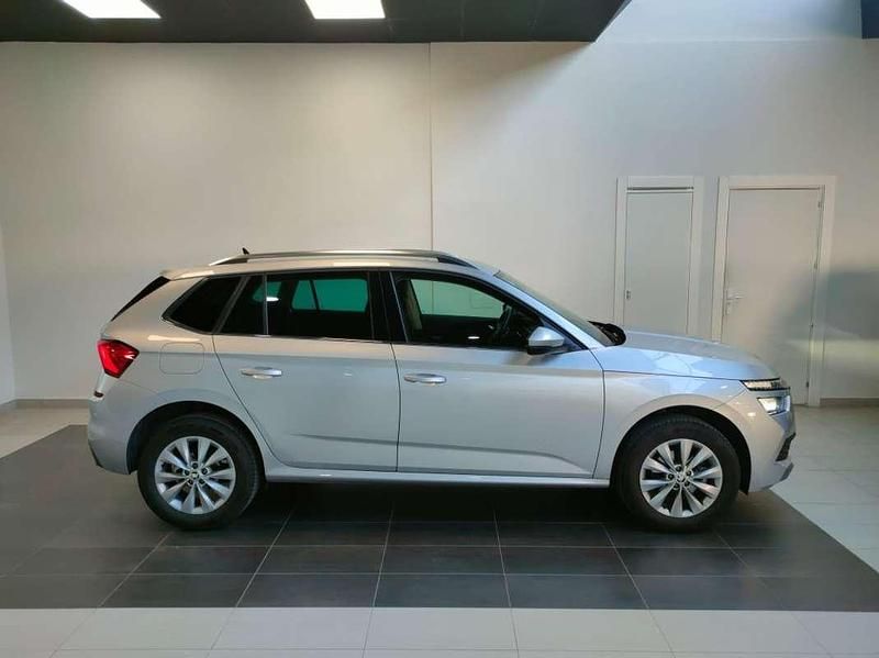 Usado Skoda Kamiq Ambition 110 CV (80 kW) 2022 Plateado SUV