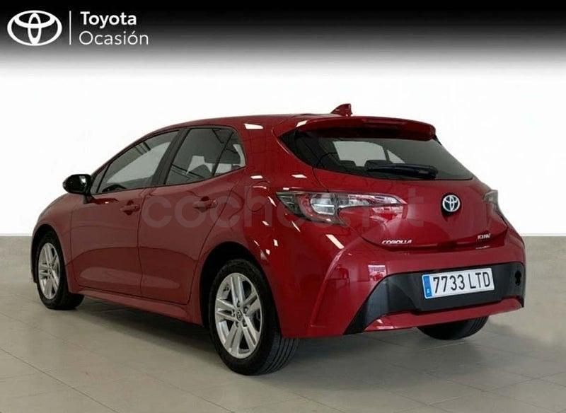 Usado Toyota Corolla Active 122 CV (89 kW) 2021 Rojo Berlina