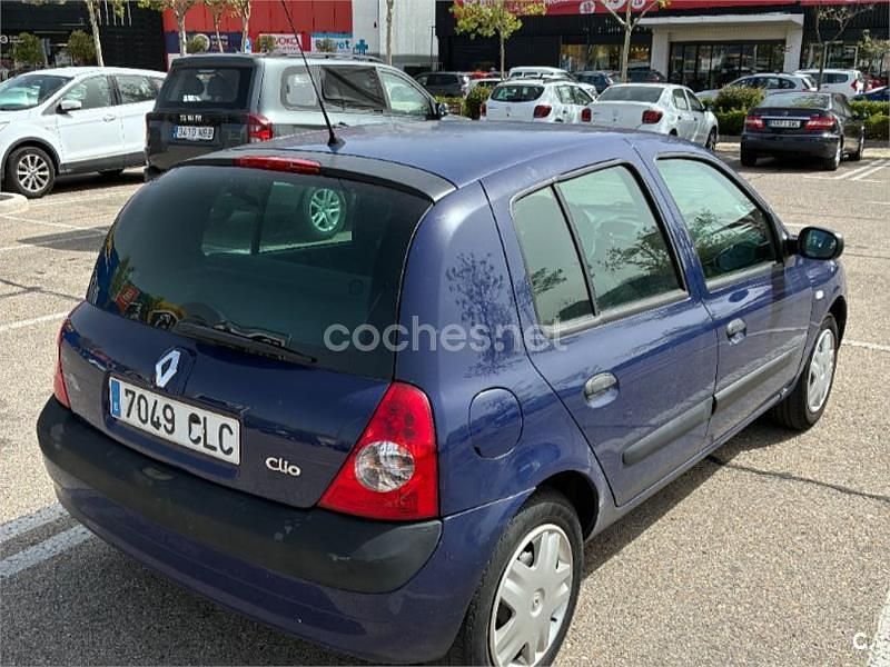 Usado Renault Clio II Expression 60 CV (44 kW) 2003 Azul Berlina