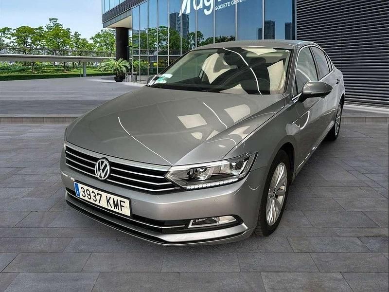 Plateado Usado 2018 VW Passat Advance Berlina | 17.000 € (Precio justo) - Imagen 1/4