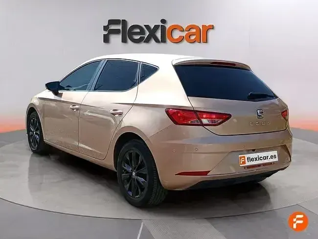 Usado Seat Leon Style 115 CV (84 kW) 2019 Beige