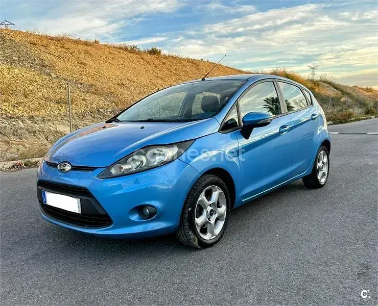 Usado Ford Fiesta Trend 82 CV (60 kW) 2010 Azul Utilitario