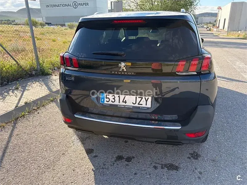 Usado Peugeot 5008 Allure 120 CV (88 kW) 2017 Azul SUV