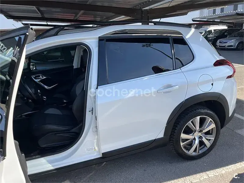 Usado Peugeot 2008 Allure 120 CV (88 kW) 2018 Blanco SUV