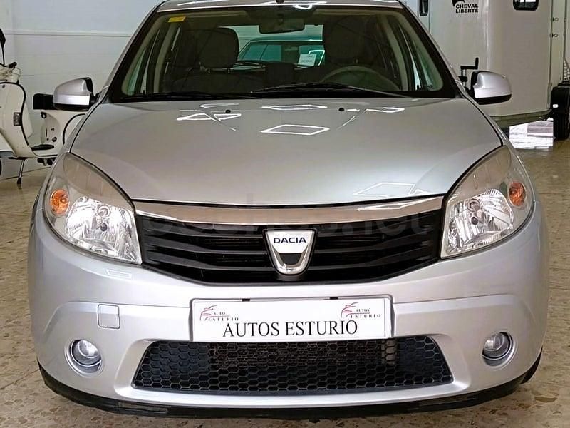 Usado Dacia Sandero Ambiance 75 CV (55 kW) 2008 Gris / plata Berlina