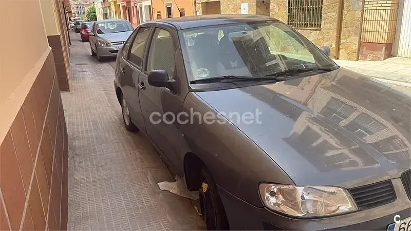 Usado Seat Cordoba Stella 75 CV (55 kW) 2002 Gris / plata Familiar