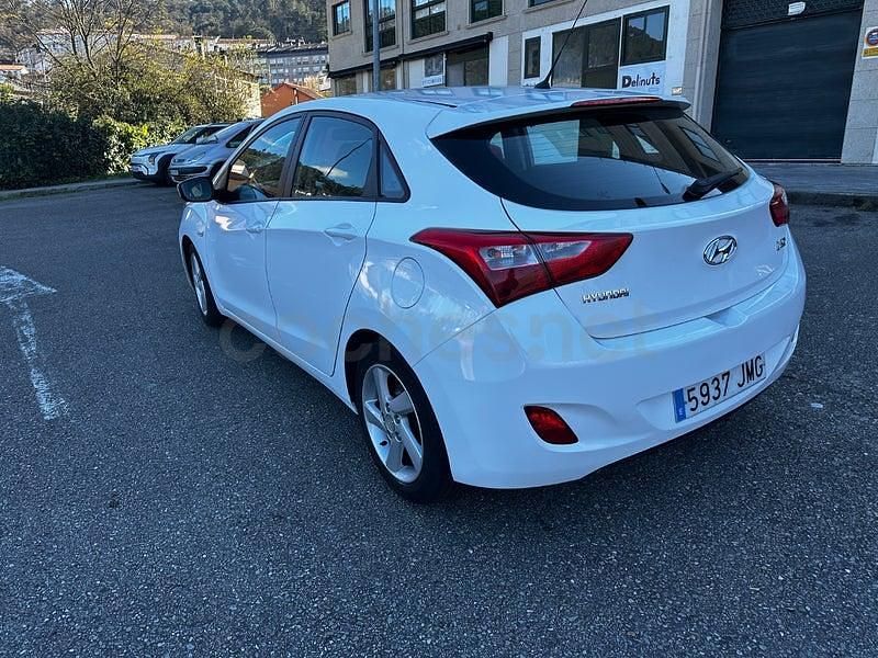Usado Hyundai i30 Style 136 CV (100 kW) 2016 Blanco Berlina