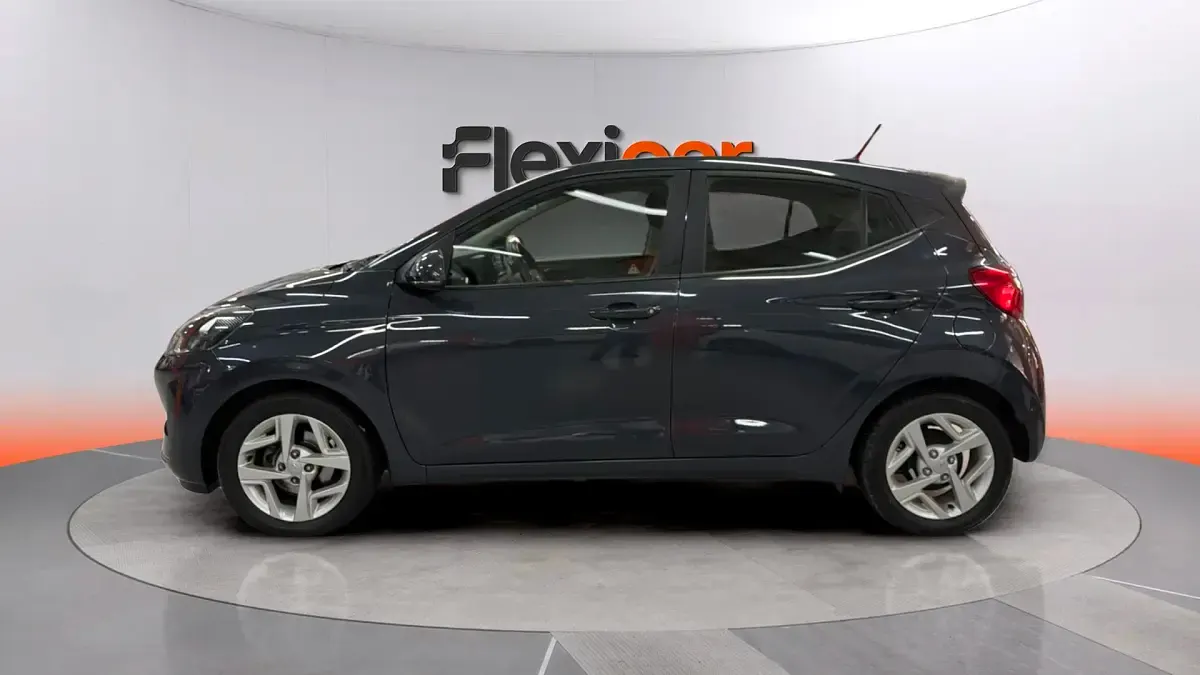 Usado Hyundai i10 67 CV (49 kW) 2023 Gris Utilitario