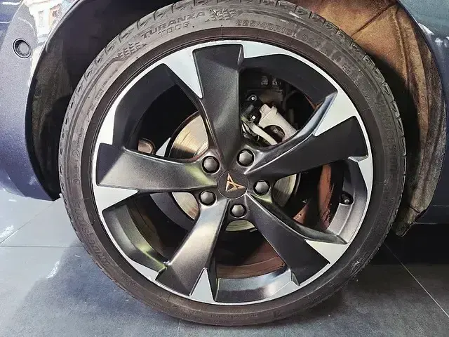 Usado Cupra Leon 150 CV (110 kW) 2023 Gris Berlina