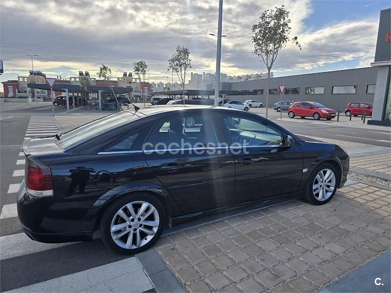 Usado Opel Vectra GTS 122 CV (89 kW) 2006 Negro Berlina