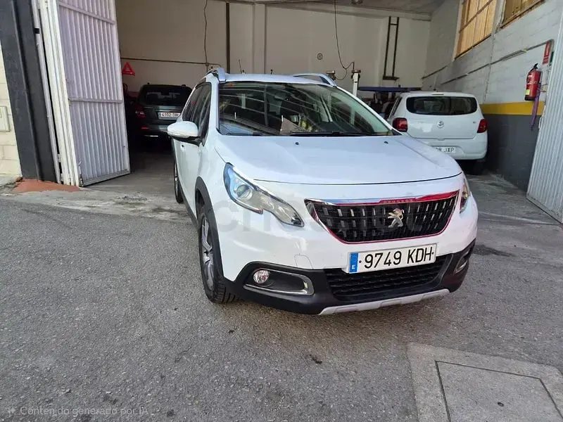 Usado Peugeot 2008 Allure 100 CV (73 kW) 2018 Blanco SUV