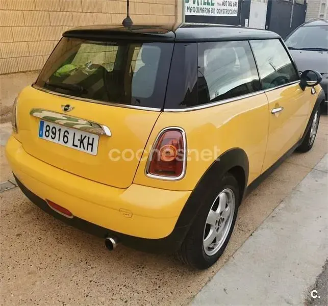 Usado Mini ONE 90 CV (66 kW) 2008 Amarillo Utilitario