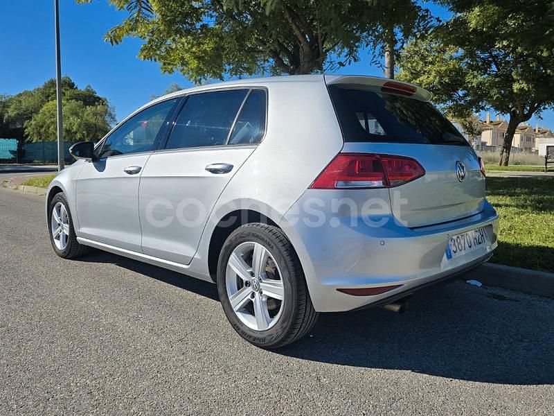 Usado VW Golf VII Advance 105 CV (77 kW) 2014 Gris / plata Berlina