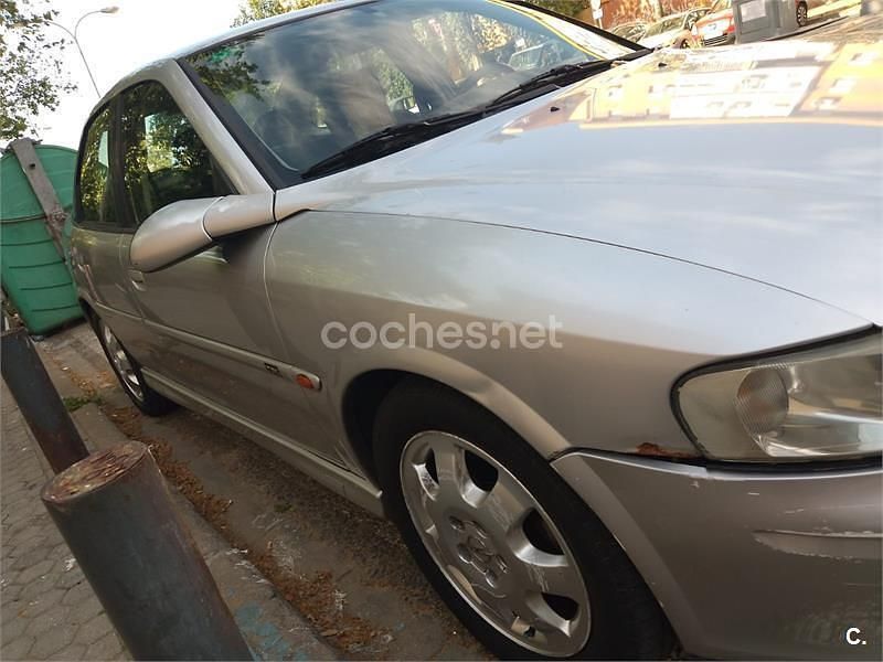 Usado Opel Vectra 170 CV (125 kW) 1999 Gris / plata Berlina