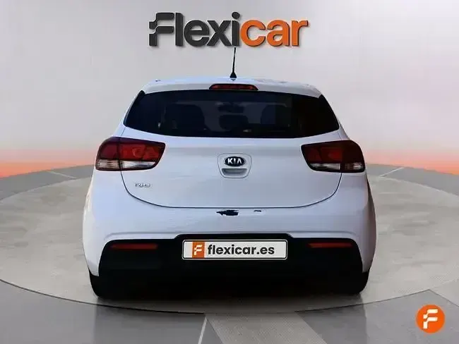Usado Kia Rio 84 CV (61 kW) 2018 Blanco