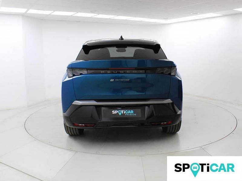 Usado Peugeot e-3008 GT 157 kW (214 CV) 2024 Azul SUV