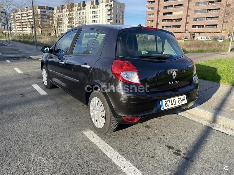 Usado Renault Clio II Authentique 75 CV (55 kW) 2009 Negro Berlina