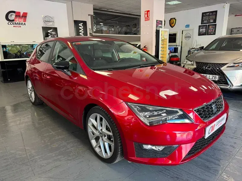 Usado Seat Leon FR 150 CV (110 kW) 2014 Rojo Berlina