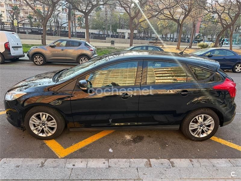 Usado Ford Focus Trend 100 CV (73 kW) 2013 Negro Berlina
