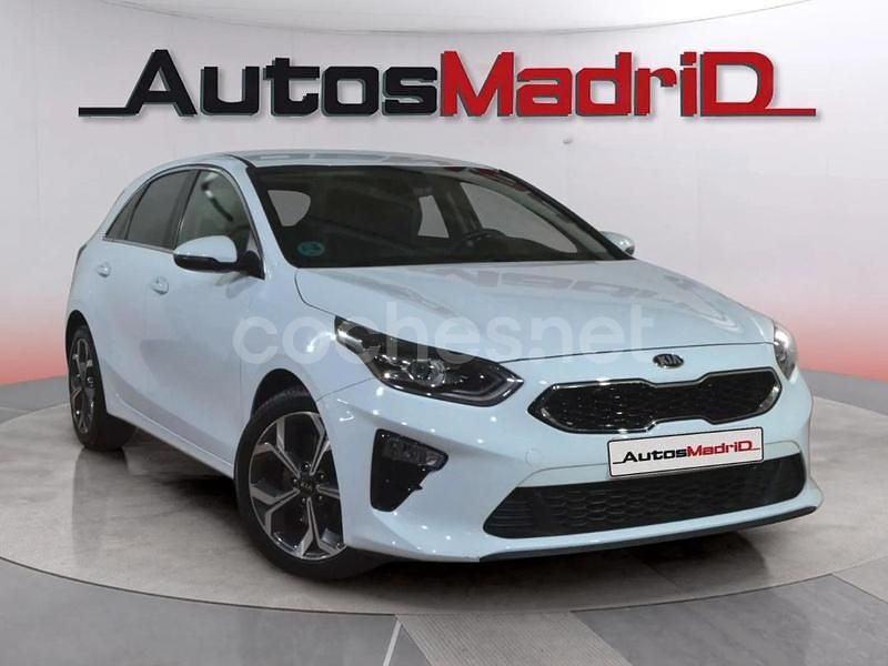Blanco Usado 2021 Kia Ceed Berlina | 16.490 € (Un poco caro) - Imagen 1/4