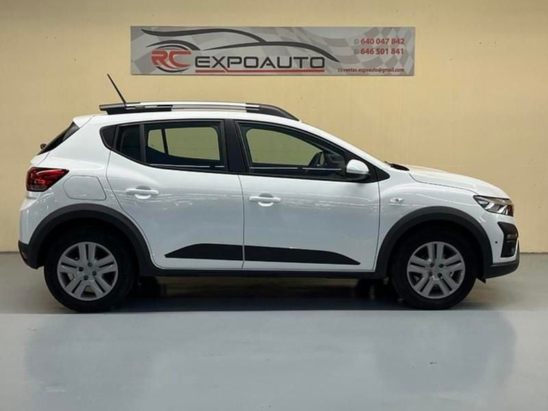 Usado Dacia Sandero Comfort 91 CV (66 kW) 2022 Blanco Utilitario