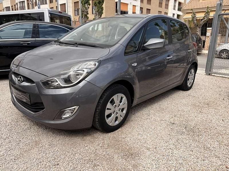 Usado Hyundai ix20 Classic 90 CV (66 kW) 2012 Gris Utilitario
