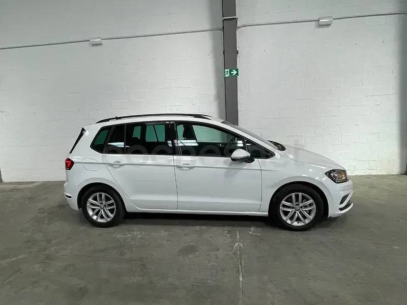 Usado VW Golf Advance 150 CV (110 kW) 2020 Blanco Monovolumen